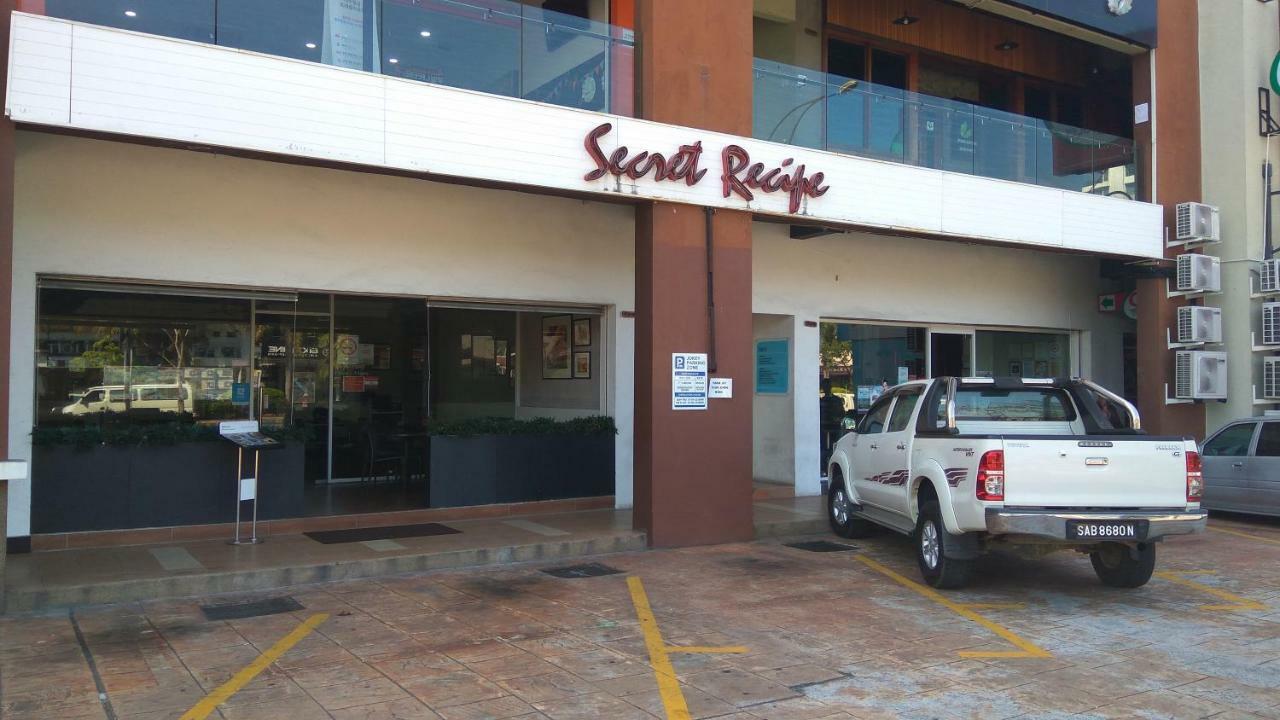Space Cap Hotel Kota Kinabalu Exterior photo